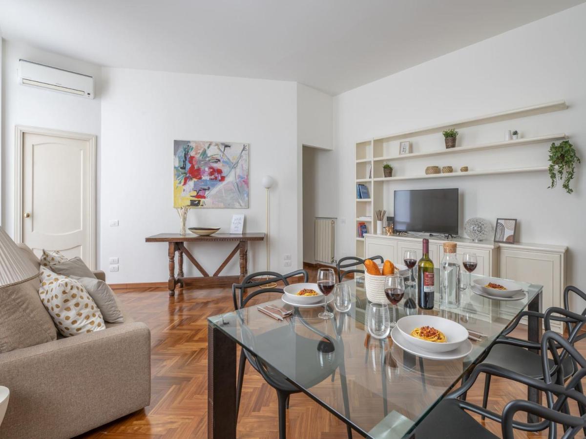 The Best Rent - Gorgeous Two-Bedroom Apartment In Porta Nuova District Milano Dış mekan fotoğraf