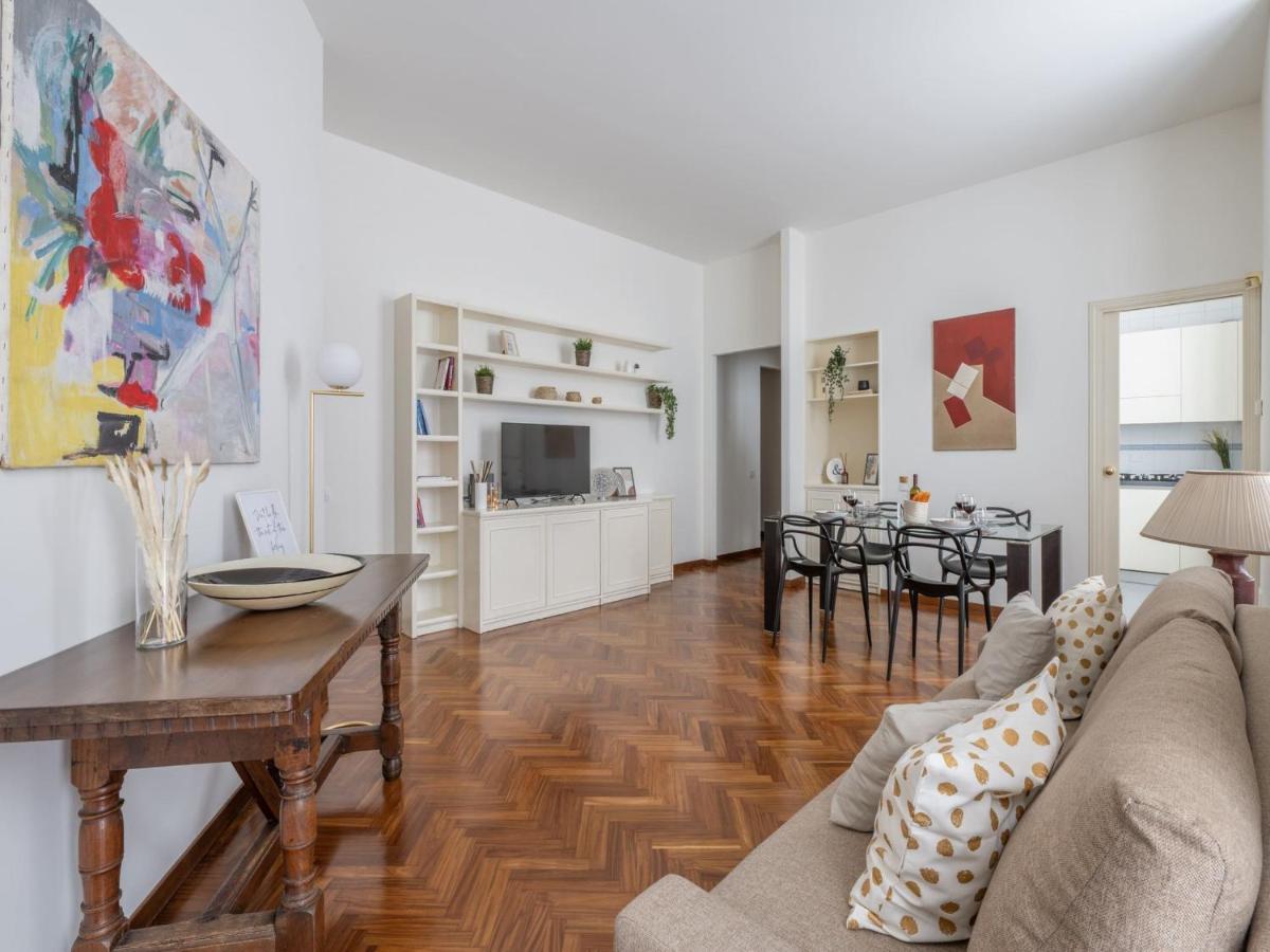 The Best Rent - Gorgeous Two-Bedroom Apartment In Porta Nuova District Milano Dış mekan fotoğraf